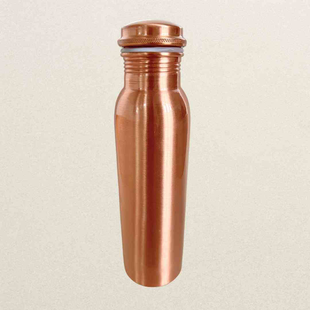 Koperen waterfles met traditionele afwerking